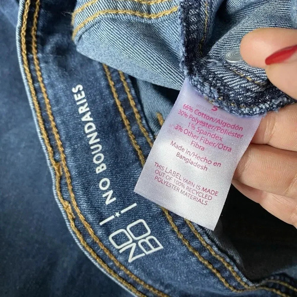 Y2K No Boundaries Jeans Low Rise Medium Wash Blue Women’s 5 Flare Leg Pockets - Picture 8 of 8